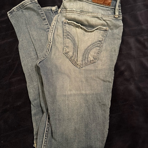 Ripped Hollister jeans - Picture 3 of 3